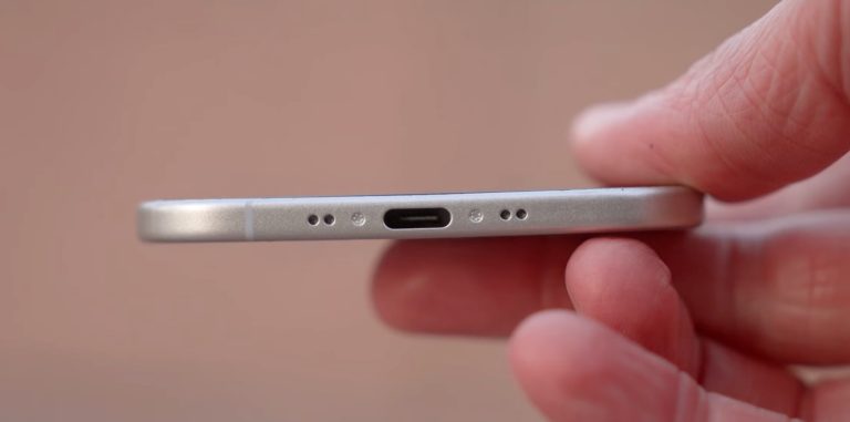 iPhone 17 Air USB-C порт на новому фіктивному блоці