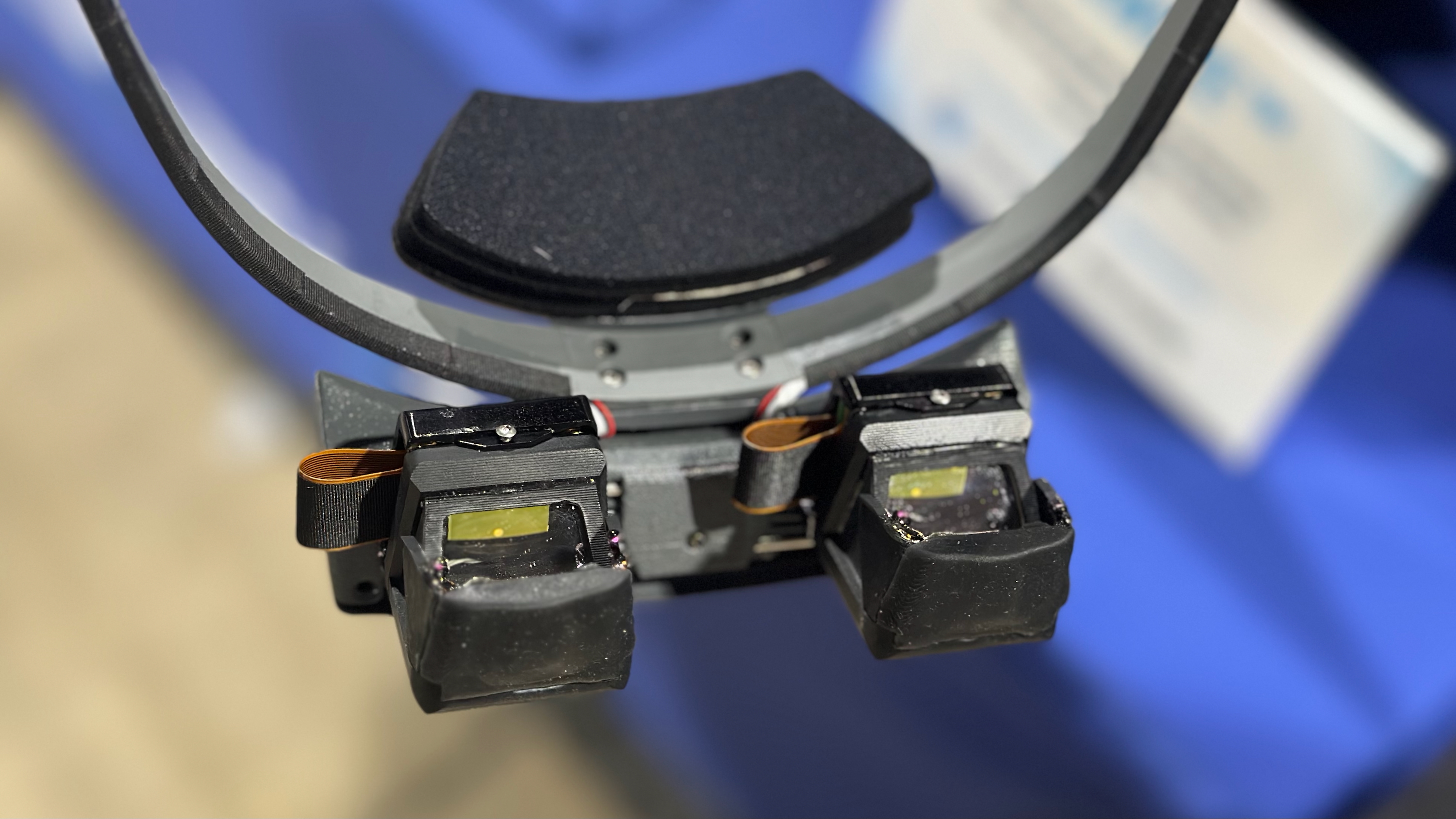 Фото прототипу Kopin NeuralDisplay OLED