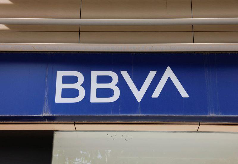 Іспанський банк BBVA каже заможним клієнтам інвестувати в біткойн