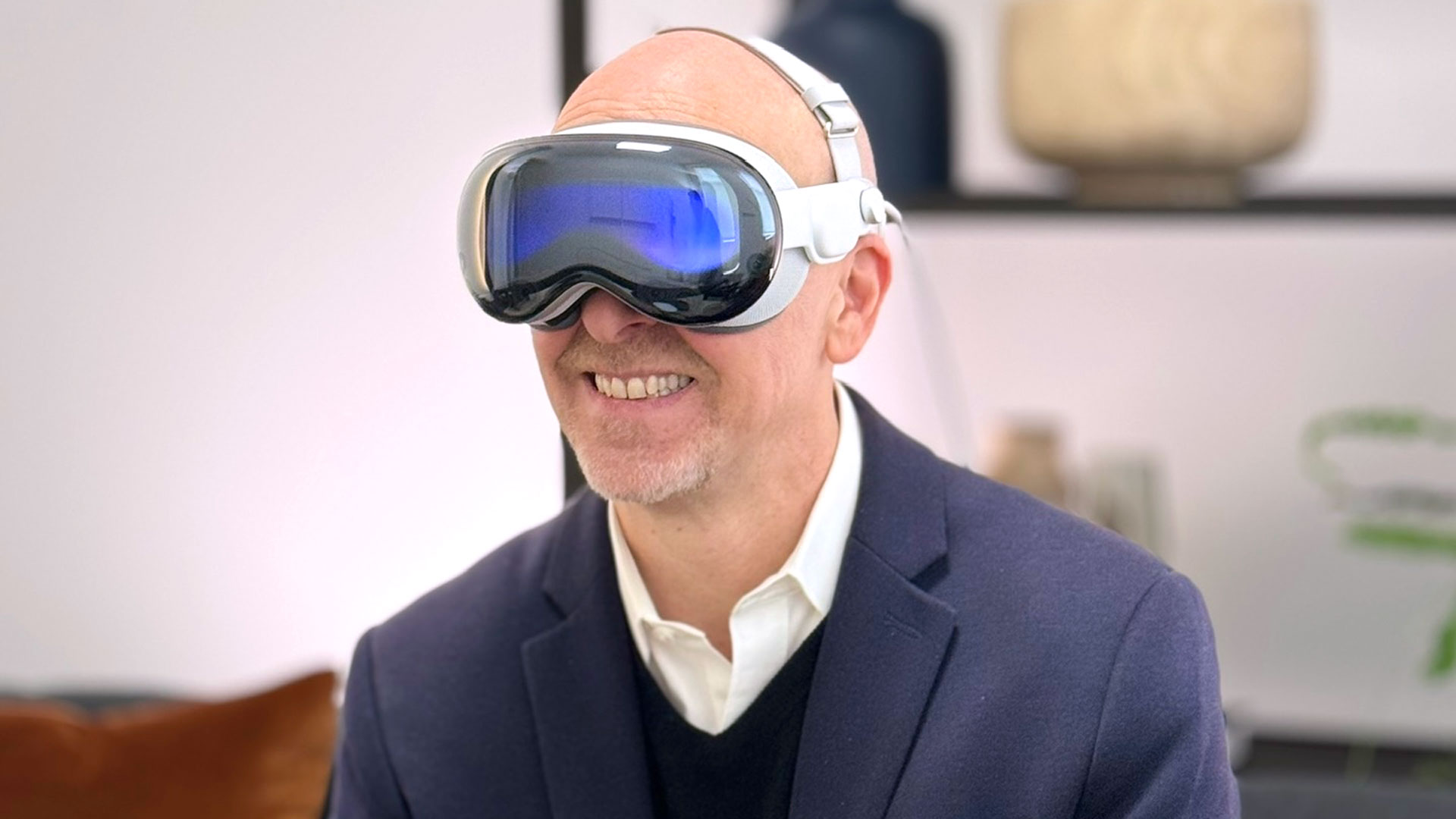 Lance Ulanoff, що носить Apple Vision Pro