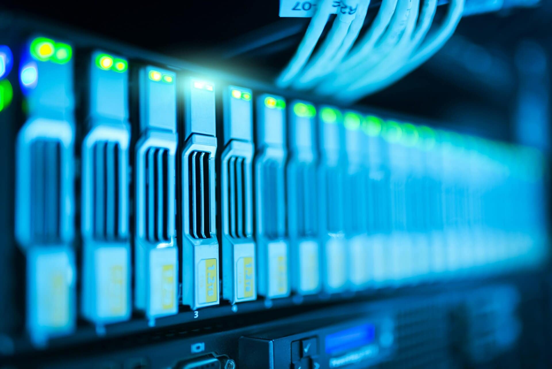 Новий вимикач ABB спрямований на підвищення центрів обробки даних AI та розширеної стійкості до виробництва
