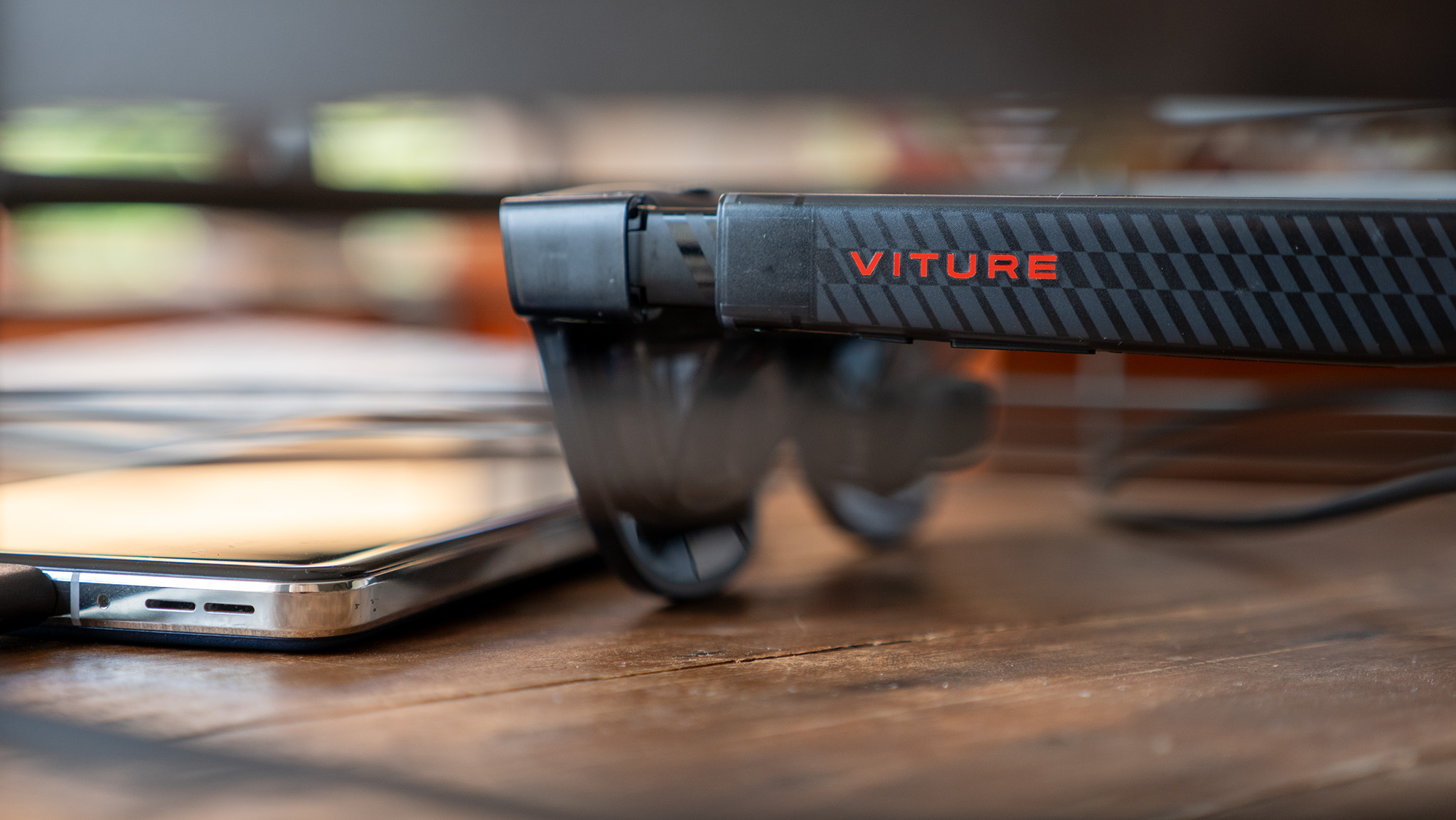 Пара окулярів Viter Luma Pro, підключена до програми SpaceWalker, що працює на OnePlus 13