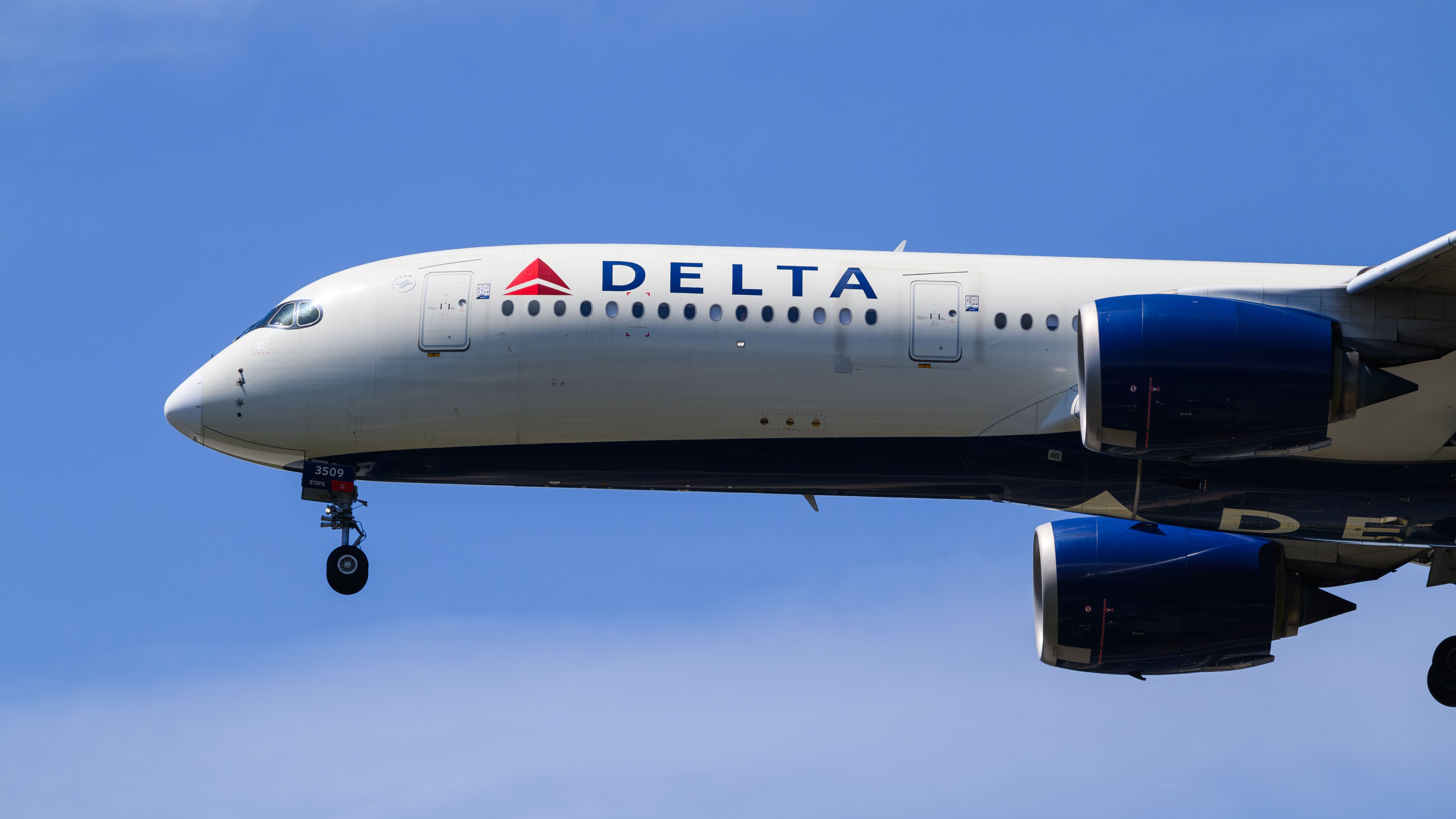 Delta Air Lines Airbus A350 пасажирський реактивний ніс у крупному плані реєстрації N509DN