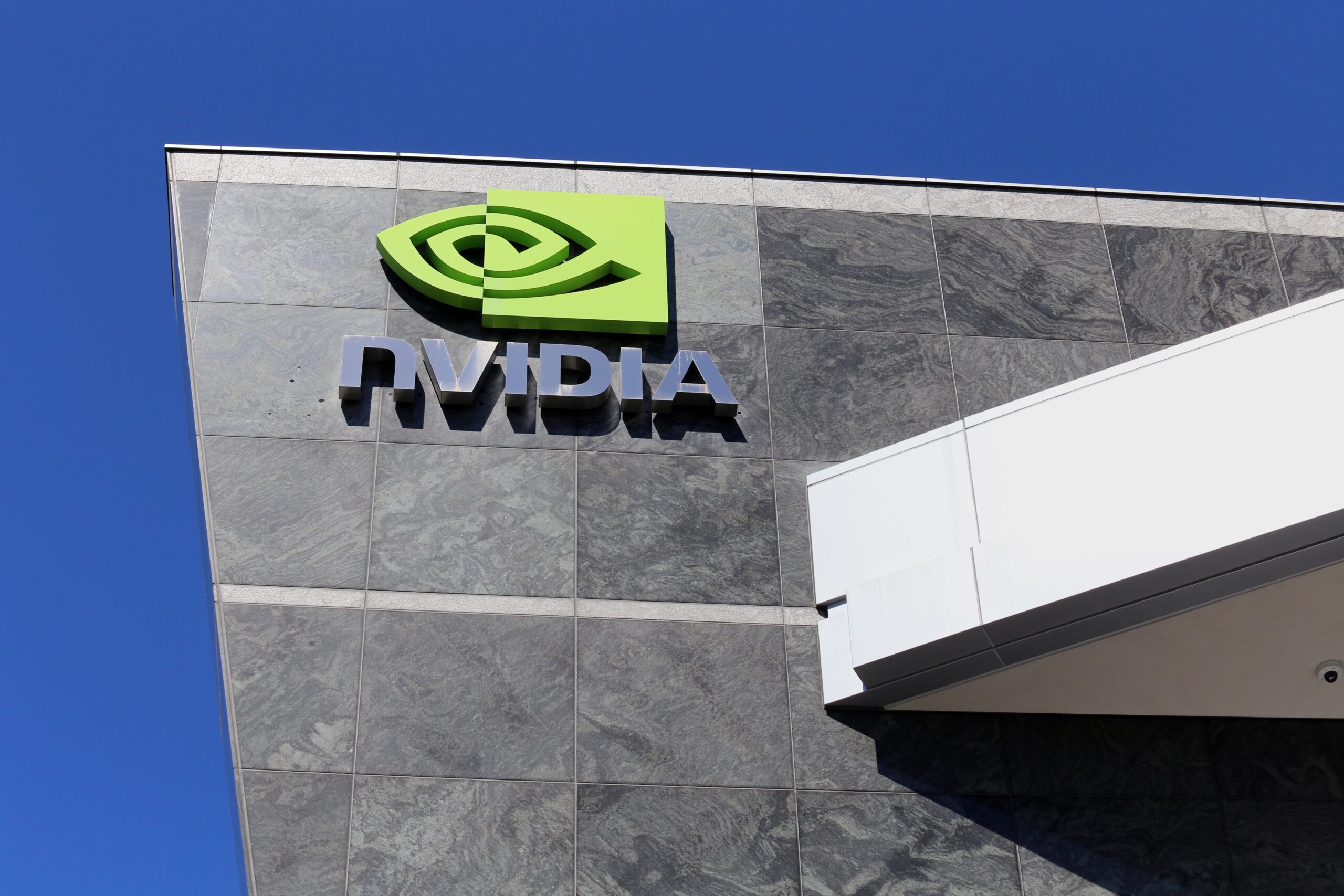 NVIDIA (NVDA) заробіток: BTC, ETH, XRP Маленький
