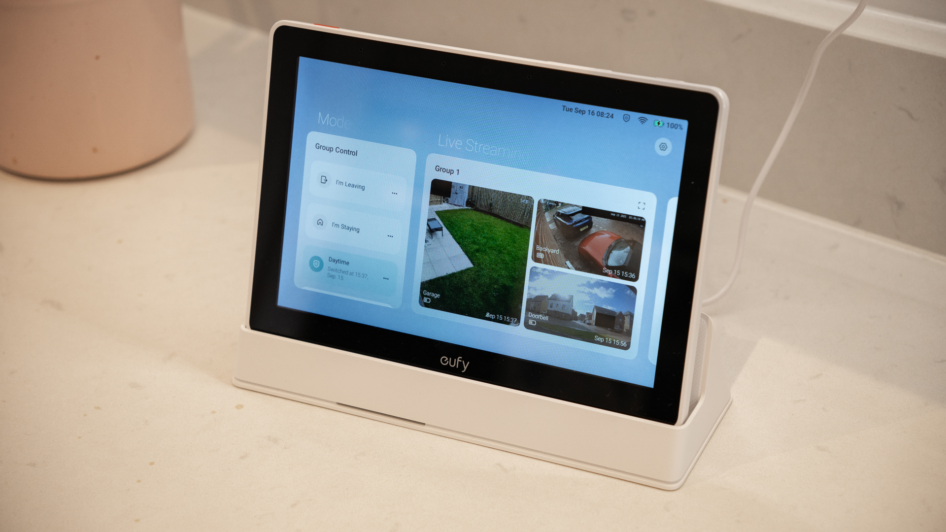 Eufy Smart Display E10 Review: Цей портативний екран камери-це домашня безпека
