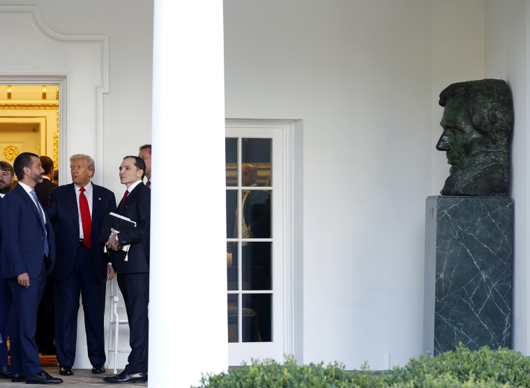 Президент Трамп проводить у Білому домі церемонію вручення медалі Свободи для Чарлі Кірка