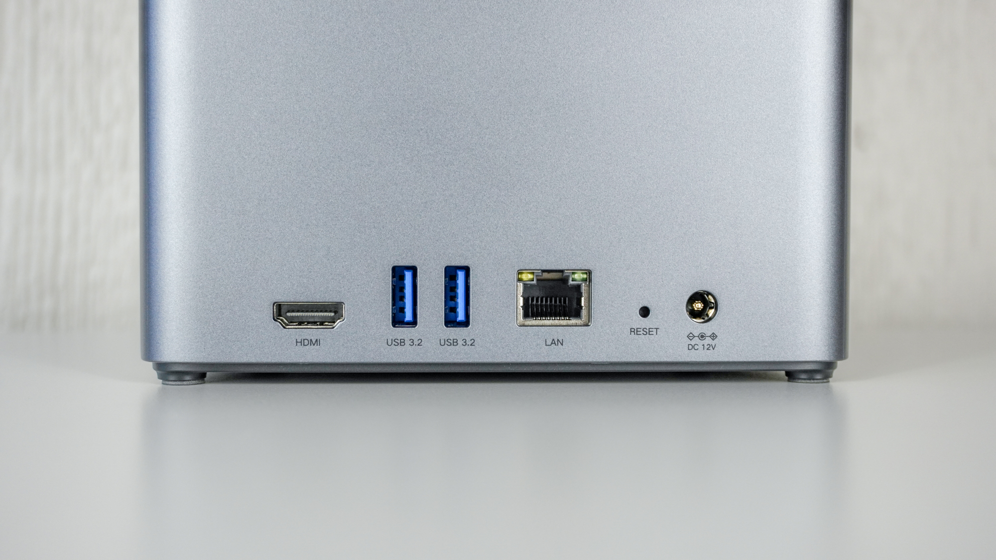 Задні порти Ugreen NASync DH4300 Plus