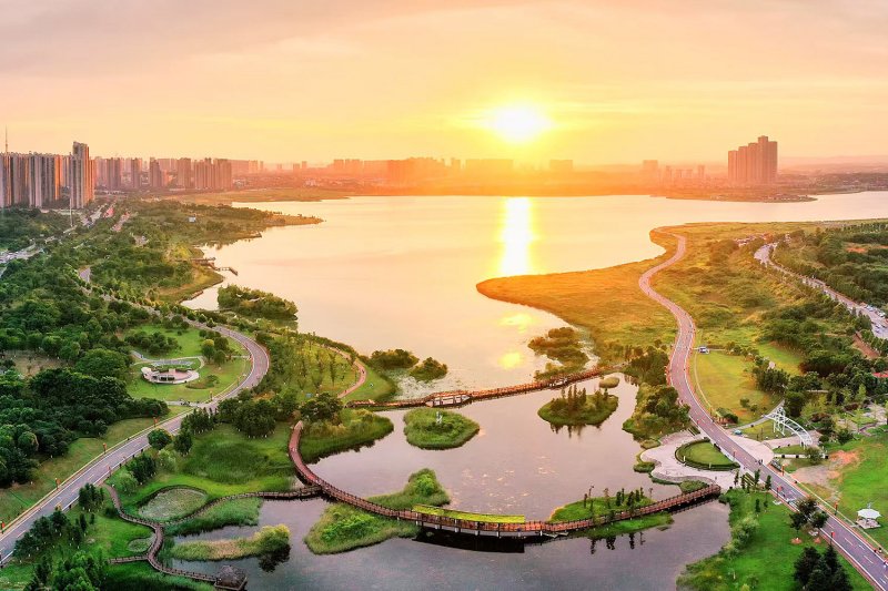 Поєднаний з річкою Янцзи, новий промисловий кластер Чанша має переваги чотирьох ключових національних транспортних мереж. (Фото: Ян Хуафен)