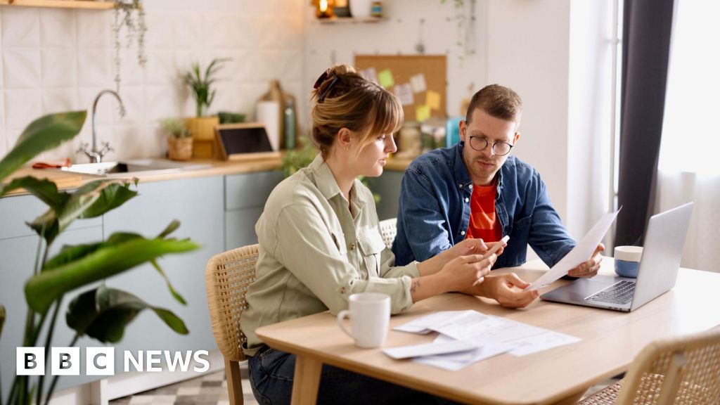Люди зізнаються в «таємних витратах», не повідомляючи про це партнерам